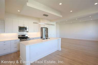 Main picture of 1740 Broadway