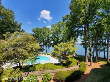 Main picture of 323 Northwest Dr