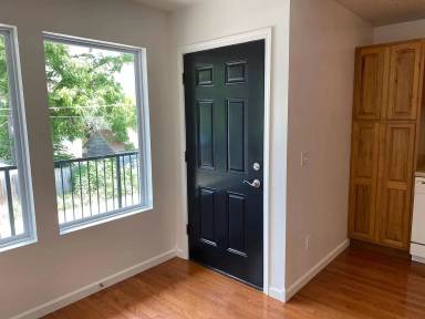 Main picture of 411 E Scott St