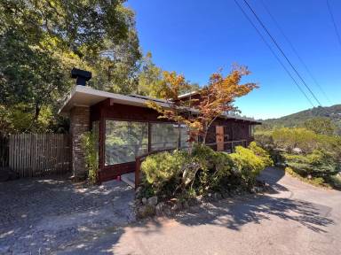 Main picture of 15 Prospect Ln