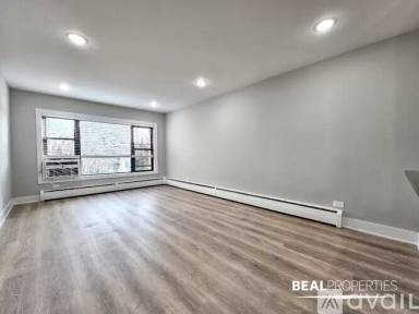 Main picture of 555 W Stratford Pl