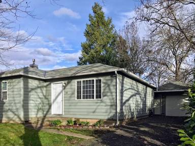 Main picture of 370 SE Gregory Dr
