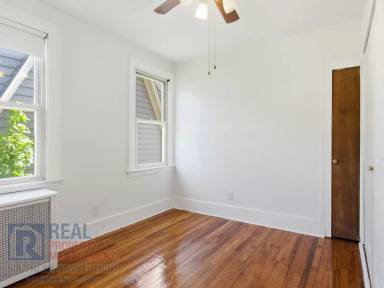 Main picture of 30 Coram St