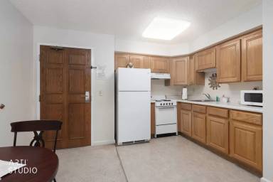 Main picture of 555 Highland Dr