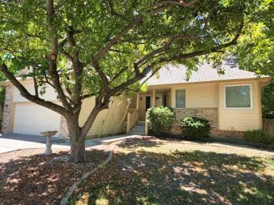 Main picture of 409 W Concord Rd