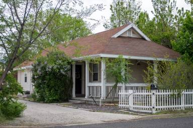 Main picture of 101 Meadow Cir