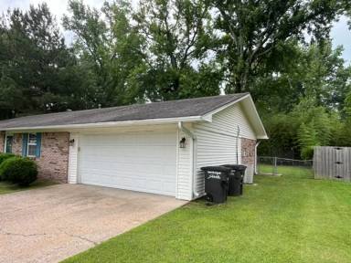 Main picture of 104 Quapaw Pl