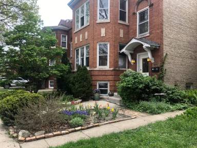 Main picture of 1925 Clarence Ave