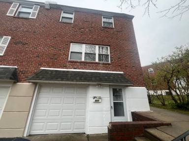 Main picture of 411 Gardner St