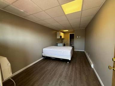 Main picture of 2423 Crest St