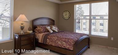 Main picture of 993 Robert St S