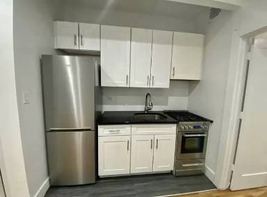 Main picture of 1582 York Ave