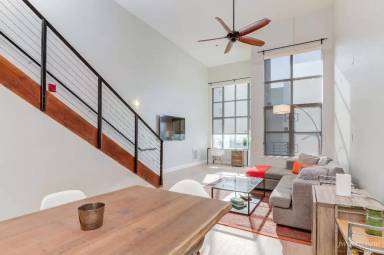 Main picture of 407 Bryant St