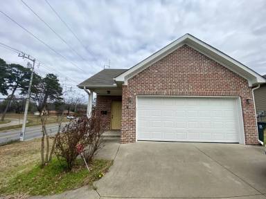 Main picture of 1 Fair Hill Cir