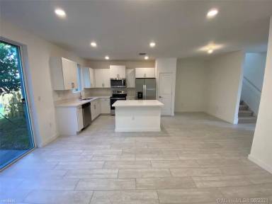 Main picture of 1048 SE 23rd Ter