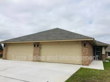 Main picture of 749 SW 13th St