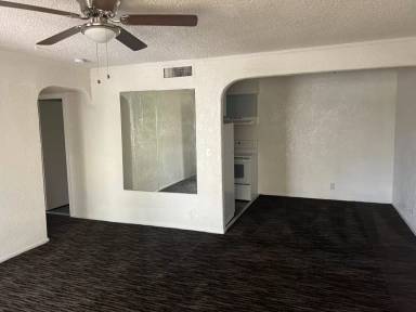 Main picture of 605 S Royal Crest Cir