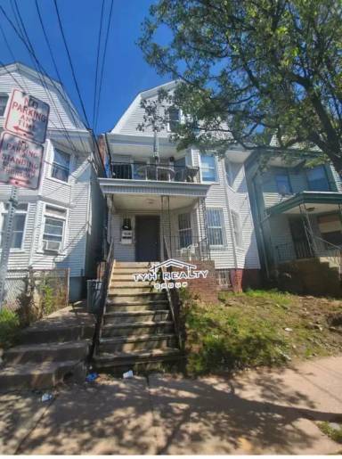 Main picture of 274 S 11th St
