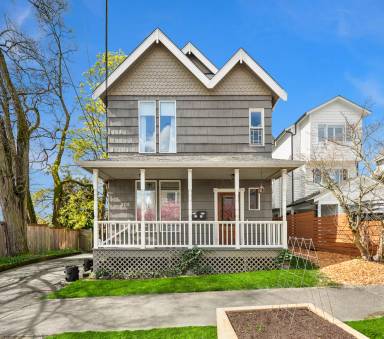 Main picture of 205 17th Ave