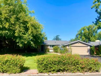 Main picture of 454 W Twain Ave