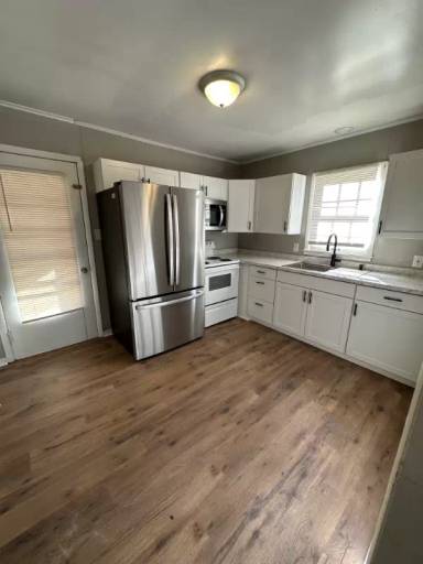 Main picture of 123 S Sam Davis Ave