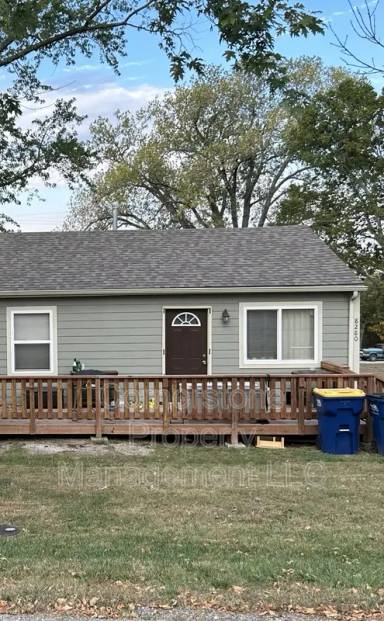 Main picture of 8270 Center Dr