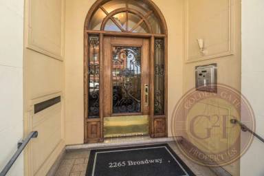Main picture of 2265 Broadway St