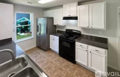 Main picture of 661 Walnut Woods Dr