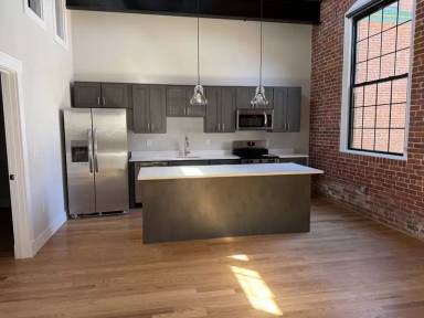 Main picture of 1665 Main St