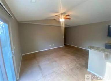 Main picture of 241 Queen Cir