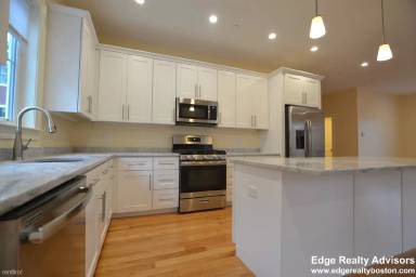 Main picture of 18 Murdock St