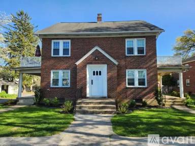 Main picture of 22 W Areba Ave