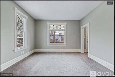 Main picture of 957 Rose Ave E