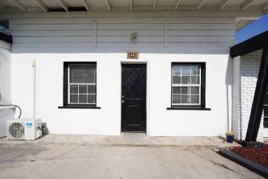 Main picture of 1443 N Riverside Ave
