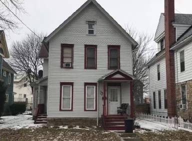 Main picture of 119 N Clinton St