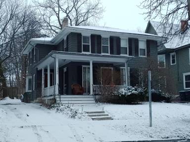 Main picture of 303 Castle St