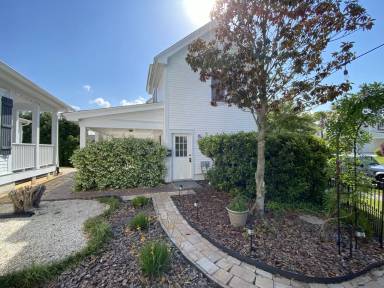 Main picture of 11 Parkside Blvd