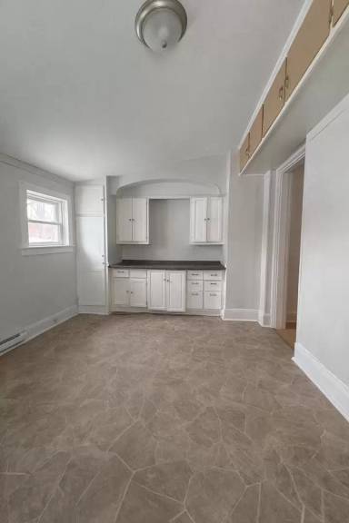 Main picture of 110 E 4th Ave