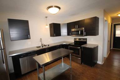 Main picture of 800 Northwest Blvd