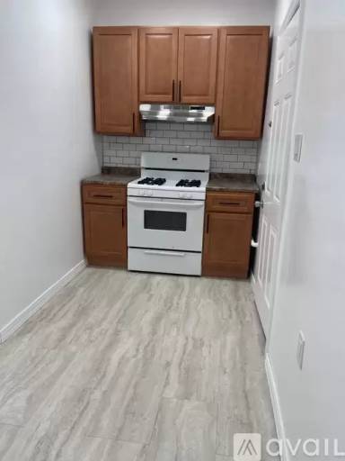 Main picture of 76 E 21st St