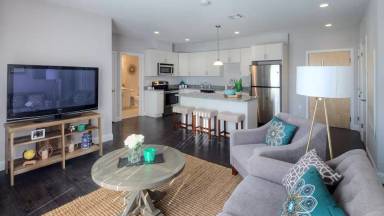 Main picture of 431 River St