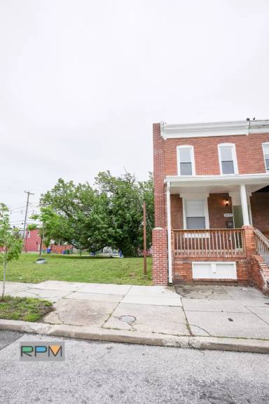 Main picture of 1649 Carswell St