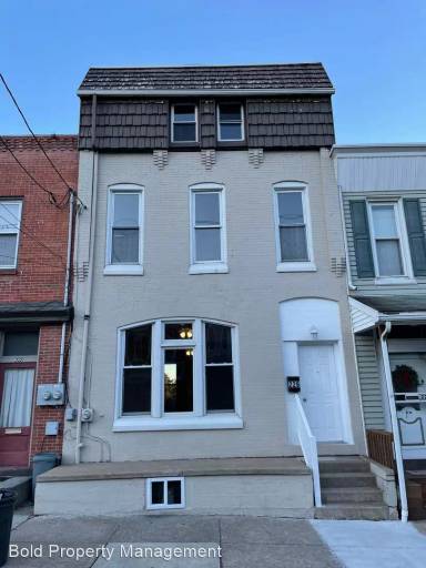 Main picture of 266 S 4th St