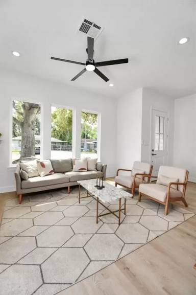 Main picture of 8324 Corinth St