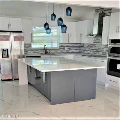 Main picture of 10201 SW 15th Pl