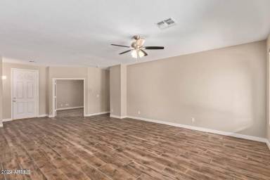 Main picture of 3229 E Cullumber St