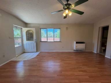 Main picture of 726 W Manhattan Ave
