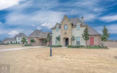 Main picture of 301 Grist Mill Dr