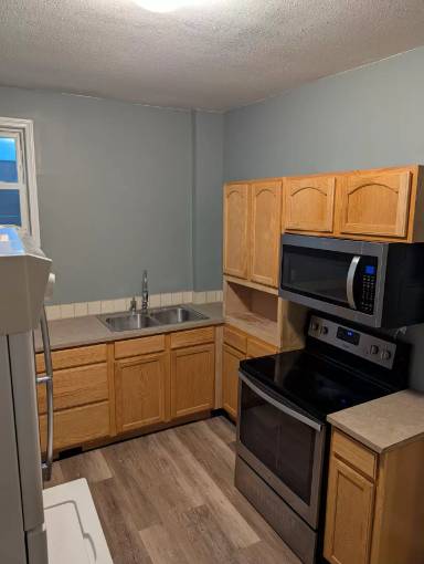 Main picture of 147 S Broadway