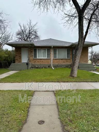 Main picture of 921 9th Ave S